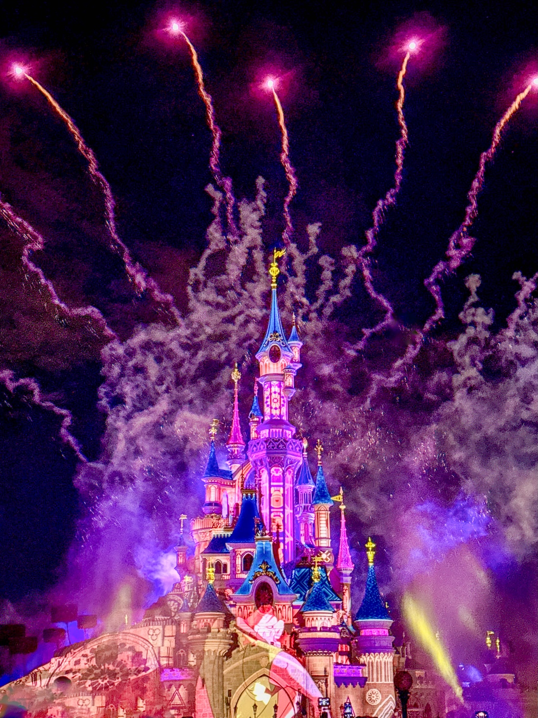 Disney Tales of Magic met vuurwerk in de lucht