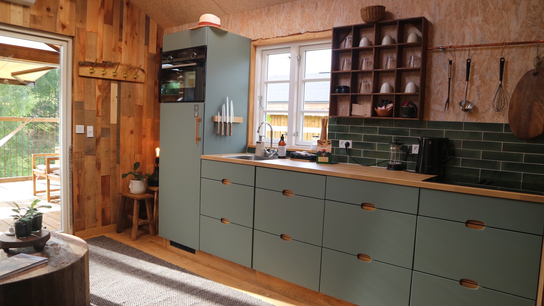 De keuken in de boomhut van Camp Adventure