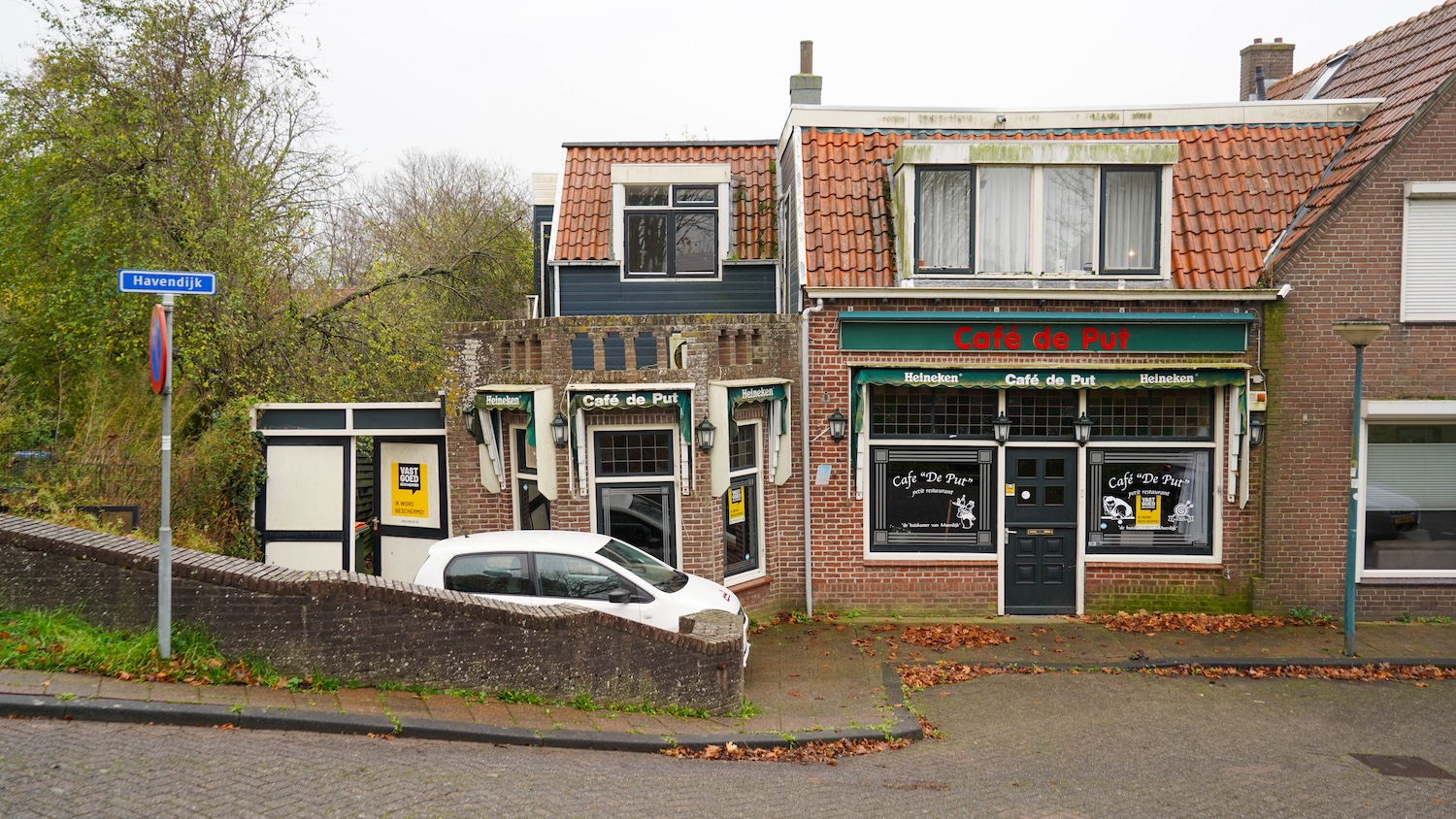 Café de Put in Moerdijk: al een paar jaar gesloten
