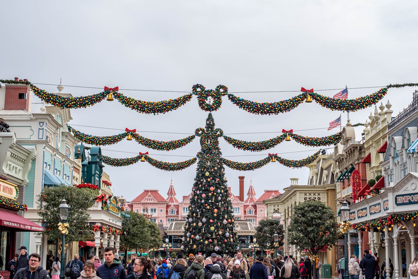 De kerstboom in Disneyland Parijs