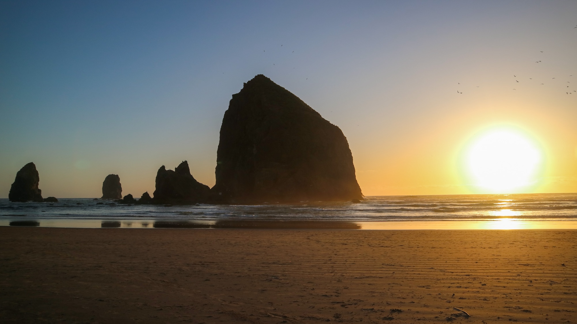Zonsondergang op Cannon Beach, Oregon