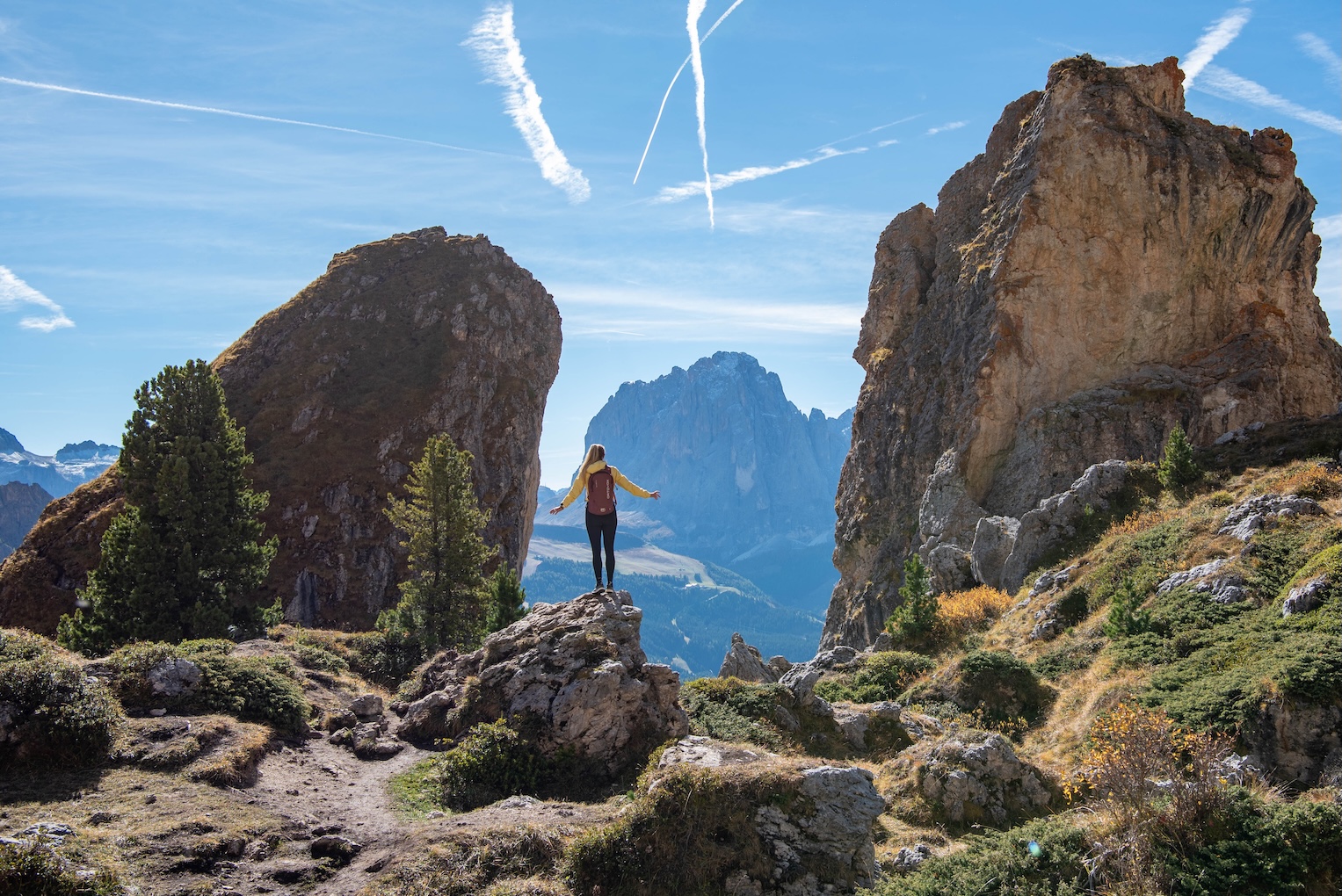 Vrouw aan het wandelen in de Dolomieten