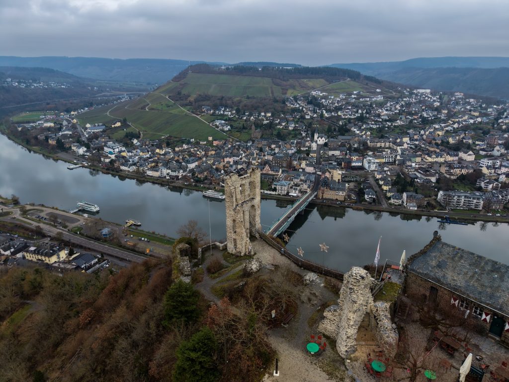 Wandel naar de ruïne van Traben-Trarbach