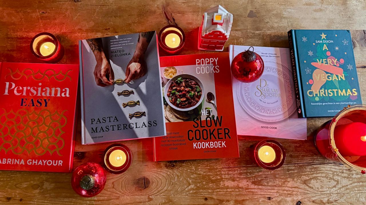 Kookboeken op een tafel