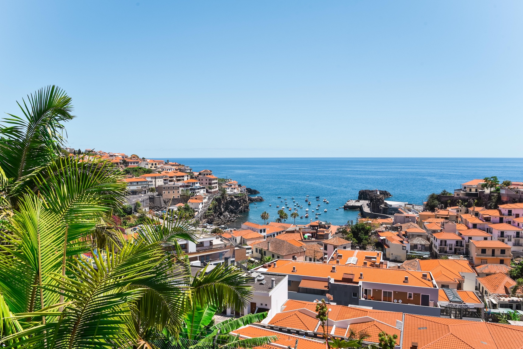 Uitzicht op een vissersdorp op Madeira