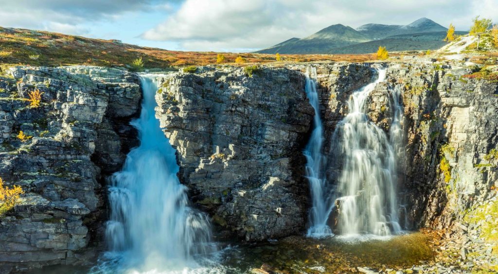 Waterval in Rondane natuurpark in Noorwegen