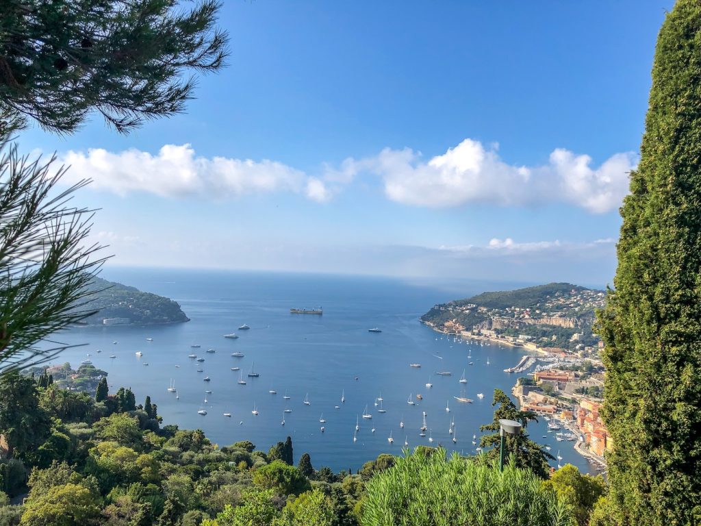 Uitzicht op de Middellandse Zee in de Côte d’Azur