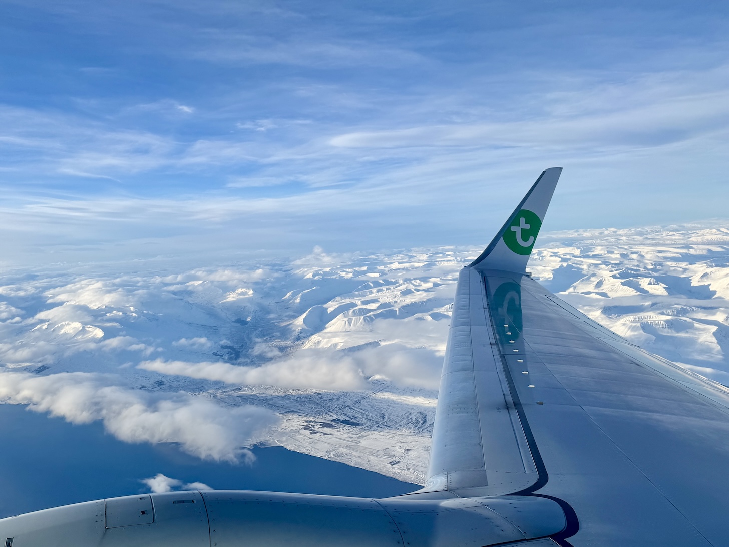 Transavia vliegtuig in de lucht boven IJsland