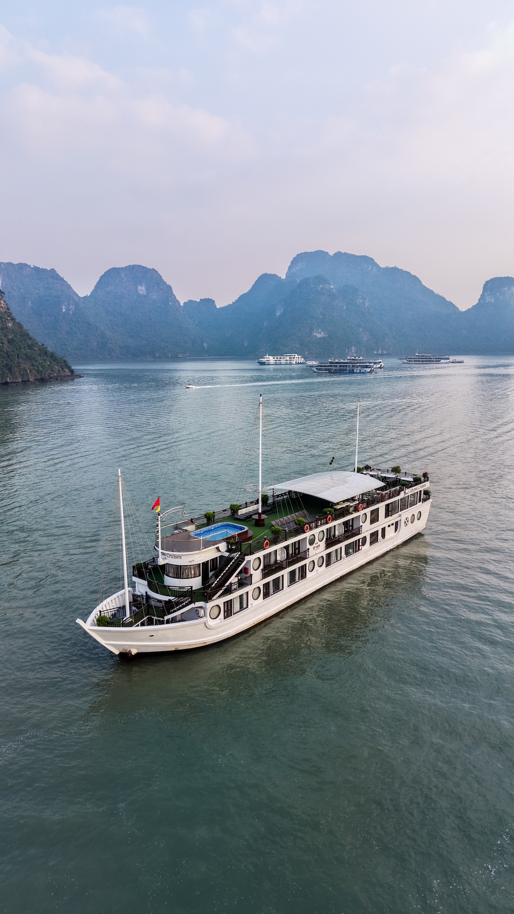 Luxe cruise door Halong Bay