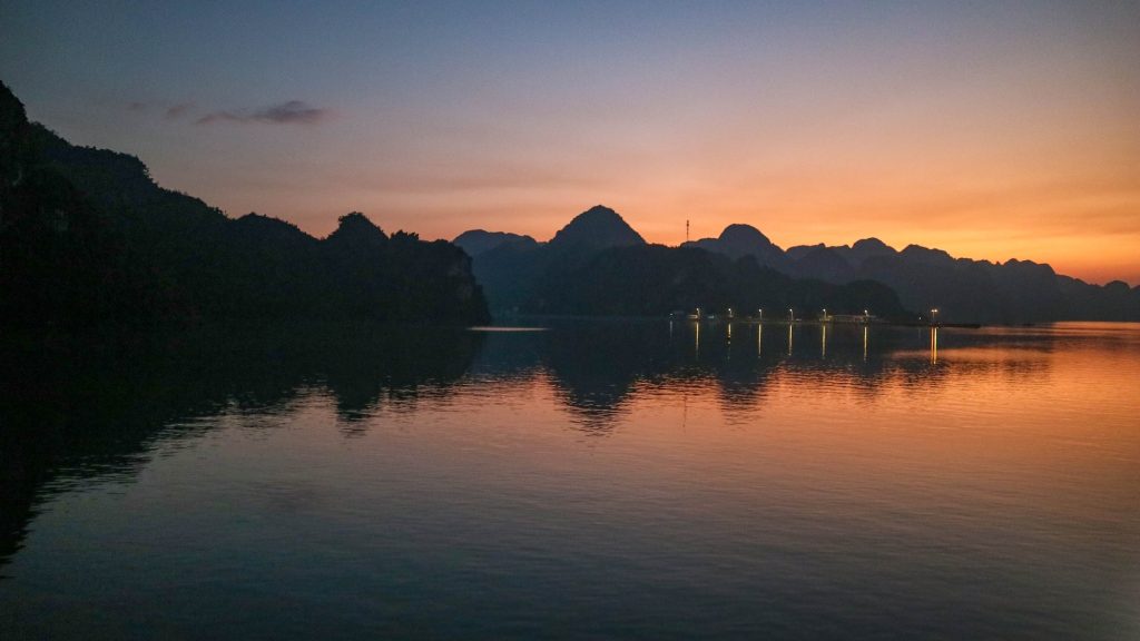 Zonsondergang Halong Bay Vietnam