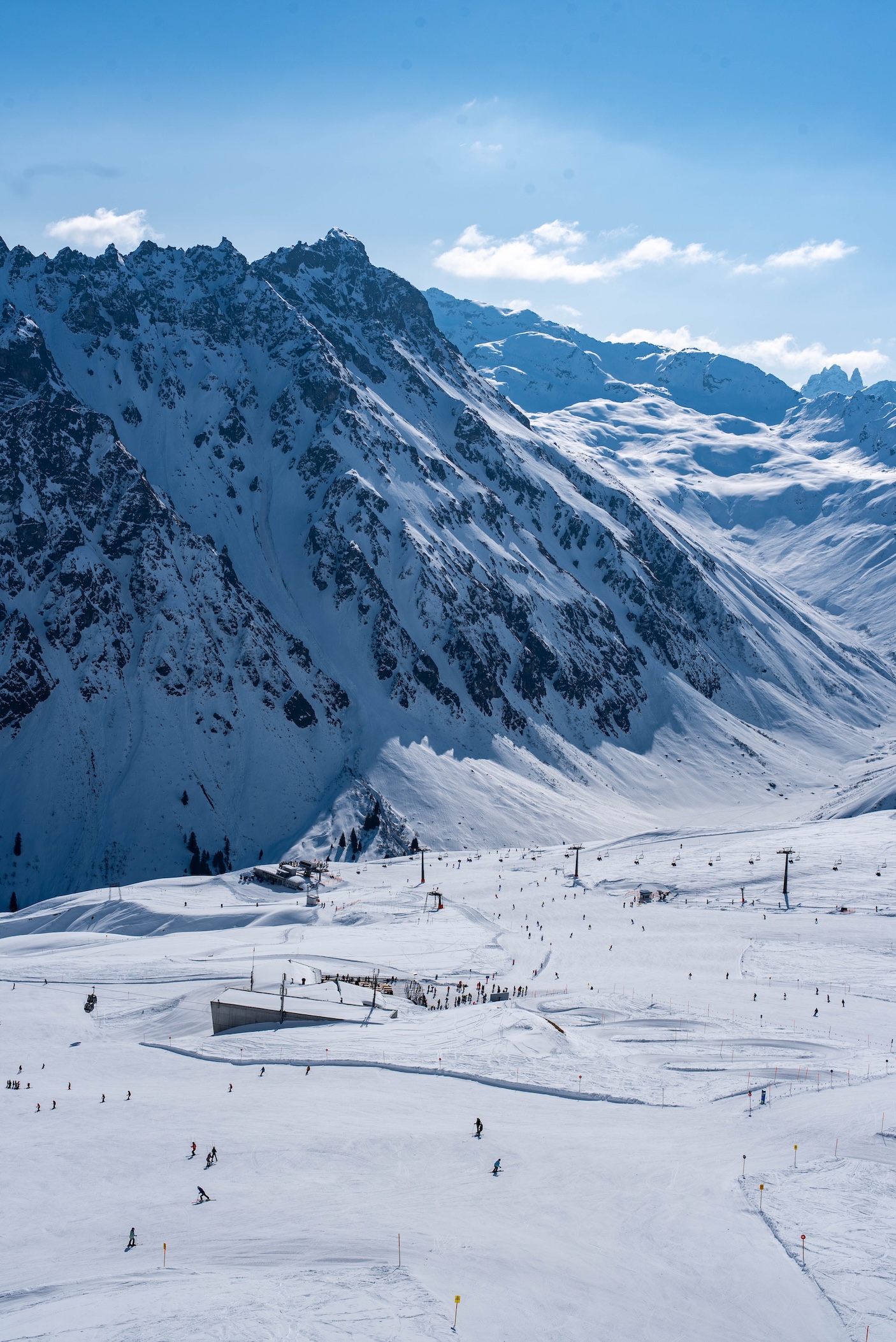 Uitzicht op de bergen in het skigebied van Gargellen