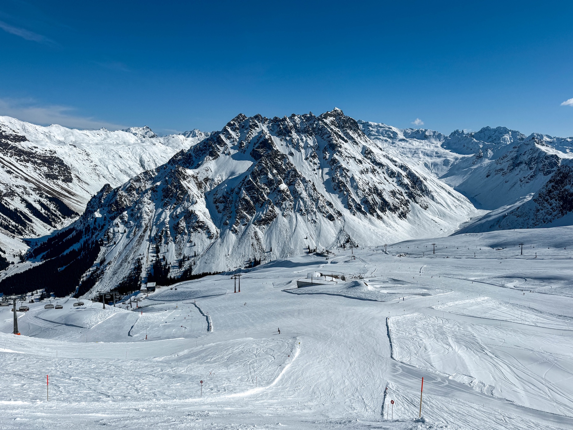 Uitzicht op het skigebied van Gargellen in de winter