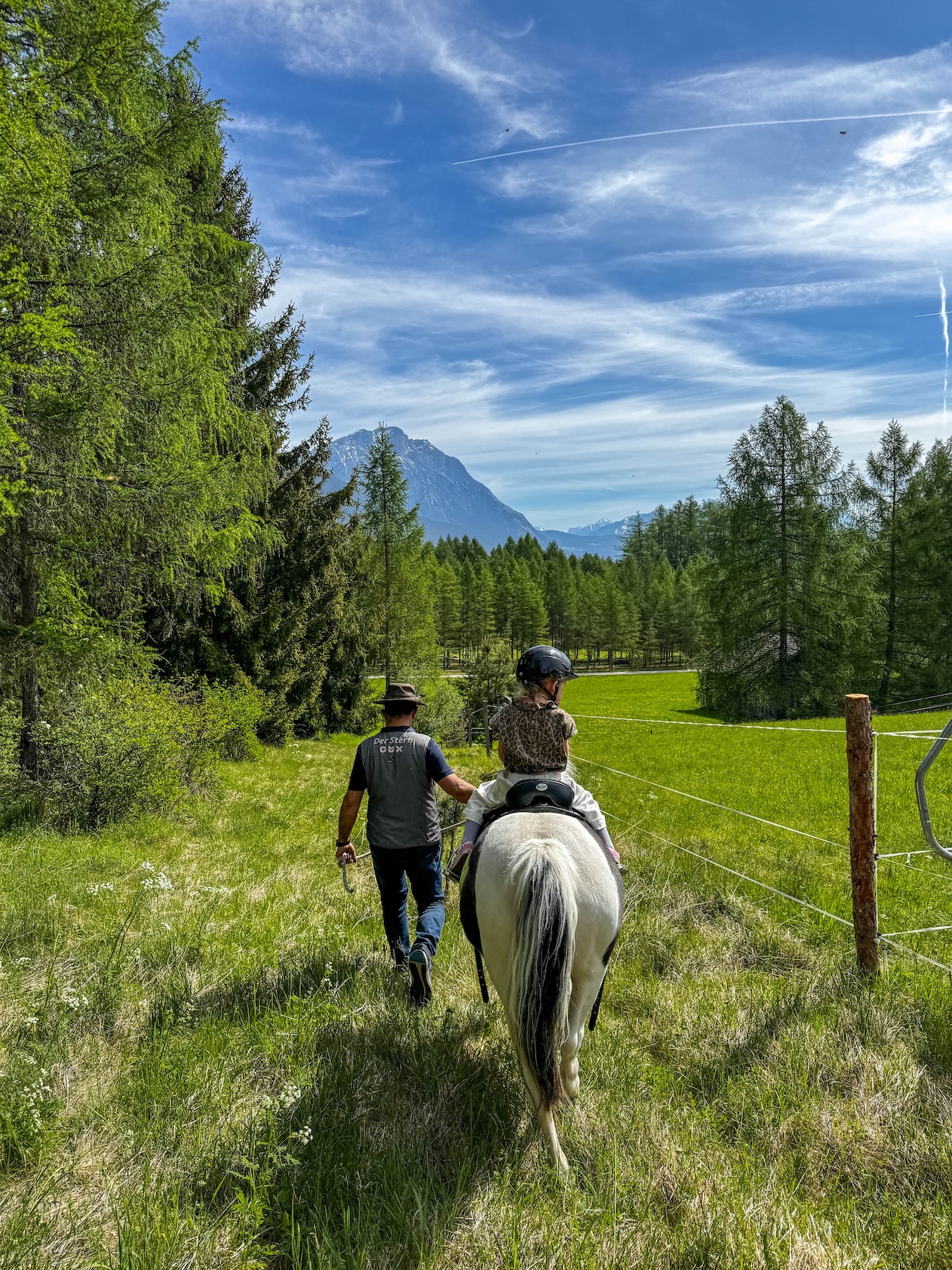 Pony rijden op het Mieminger Plateau