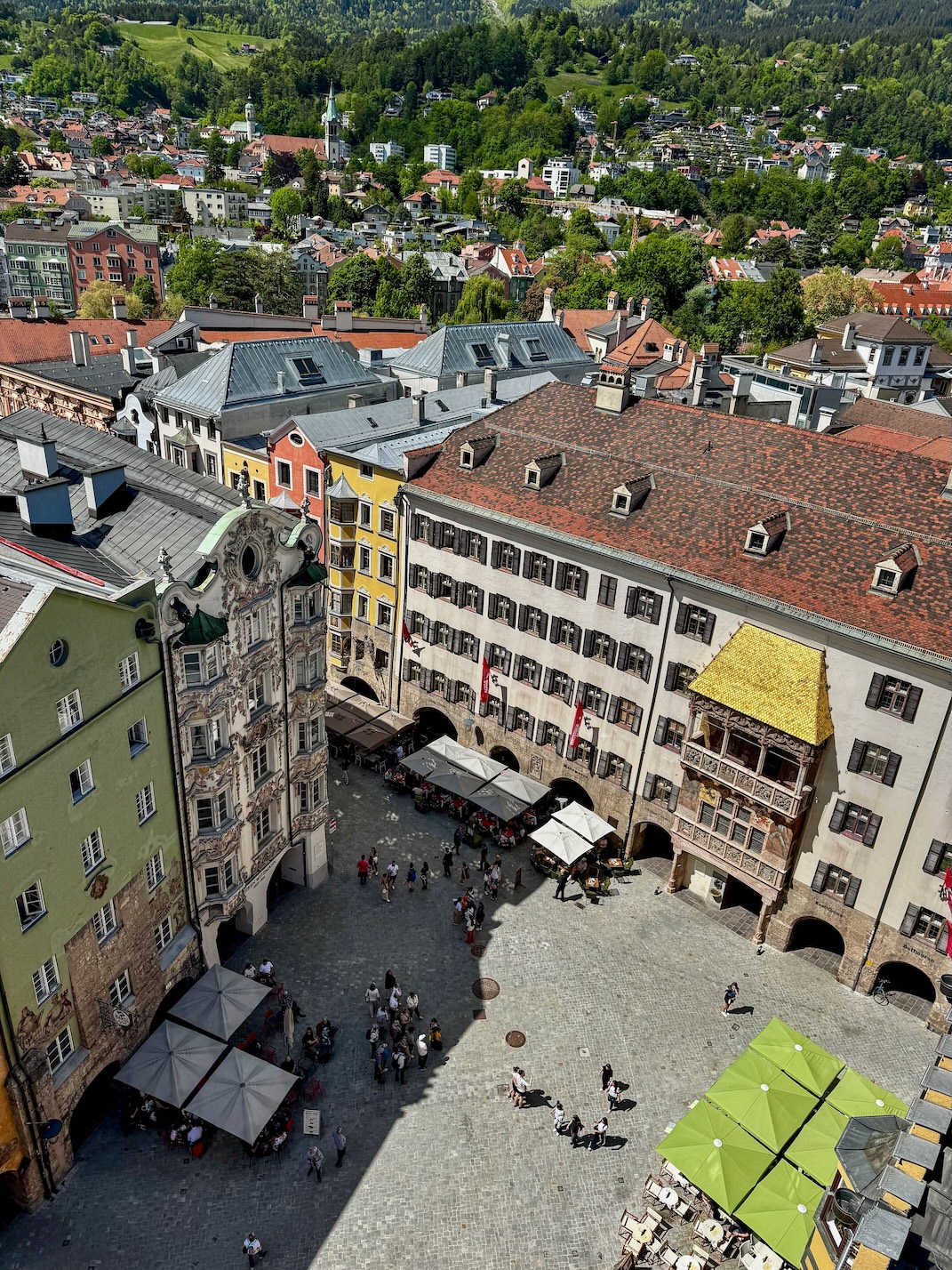 Uitzicht vanaf de Stadtturm in Innsbruck, op het gouden dak