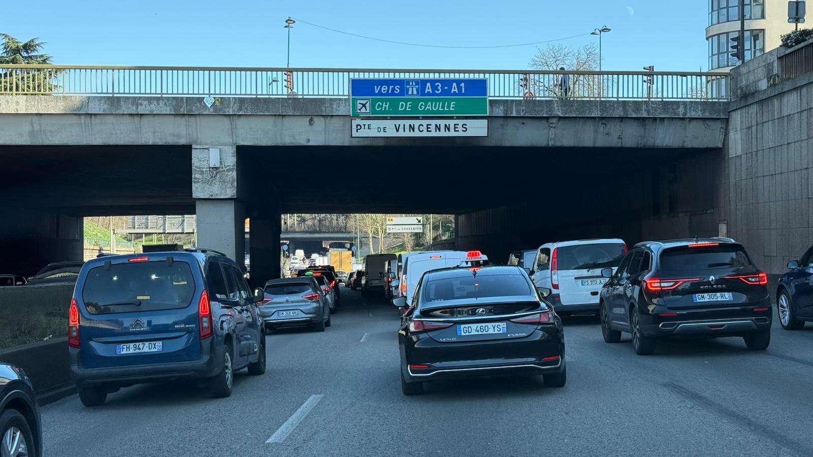 File in Frankrijk bij Parijs