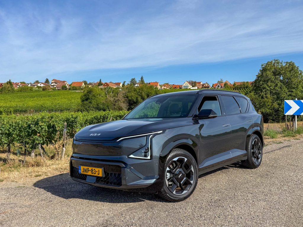 Kia EV5 voor wijnvelden in de Elzas