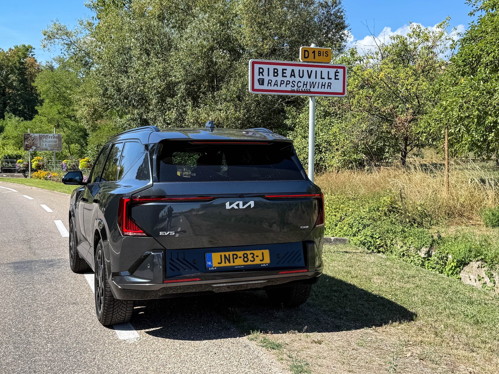Achterkant van de Kia EV5
