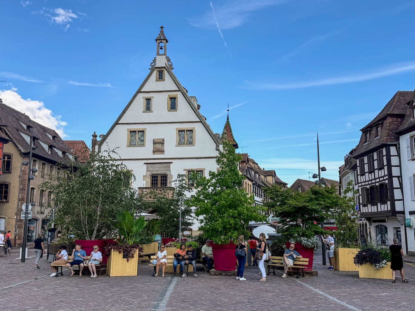 Centrum van Obernai in de zomer