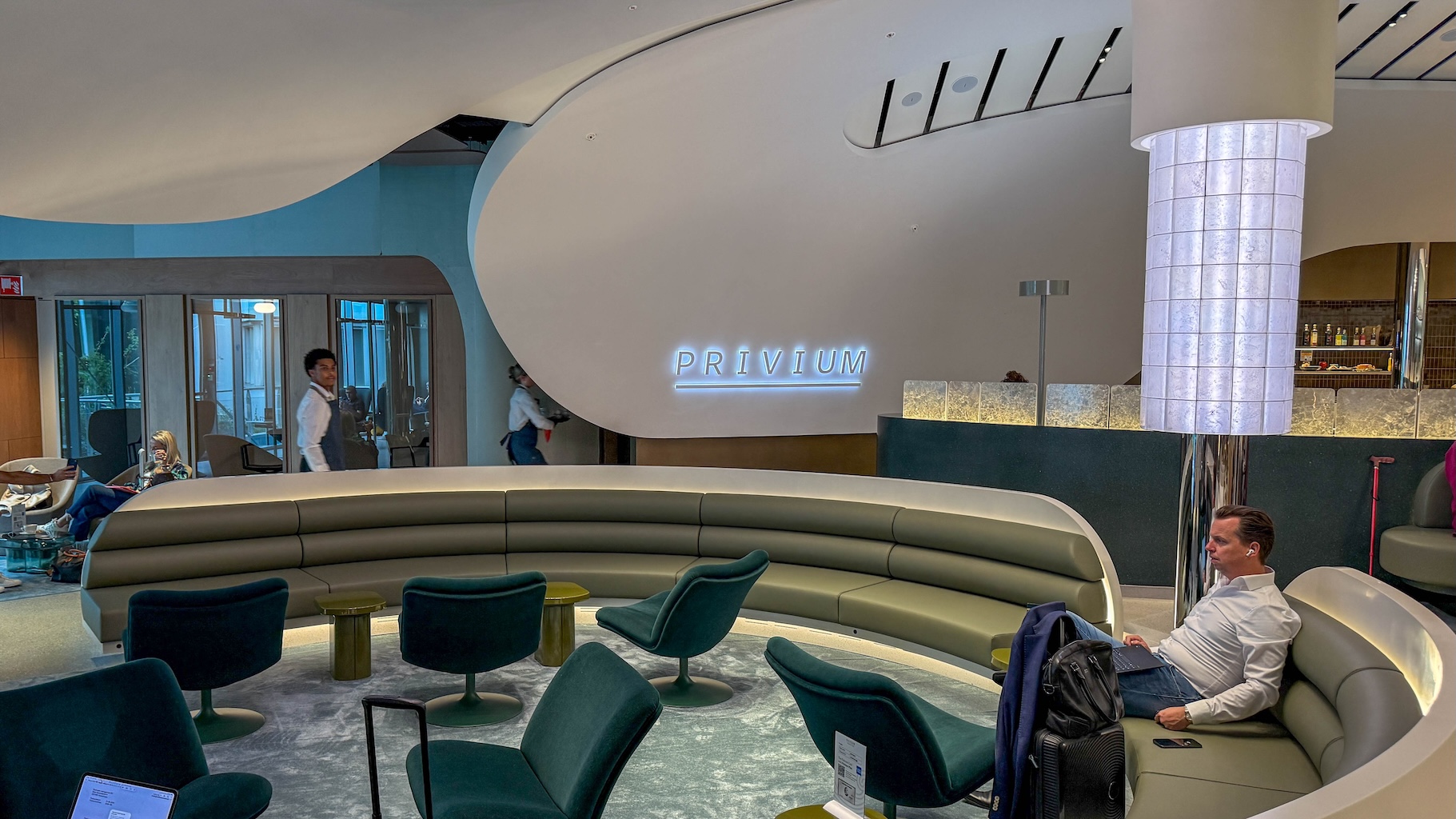 Zo ziet de nieuwe Privium Lounge op Schiphol eruit