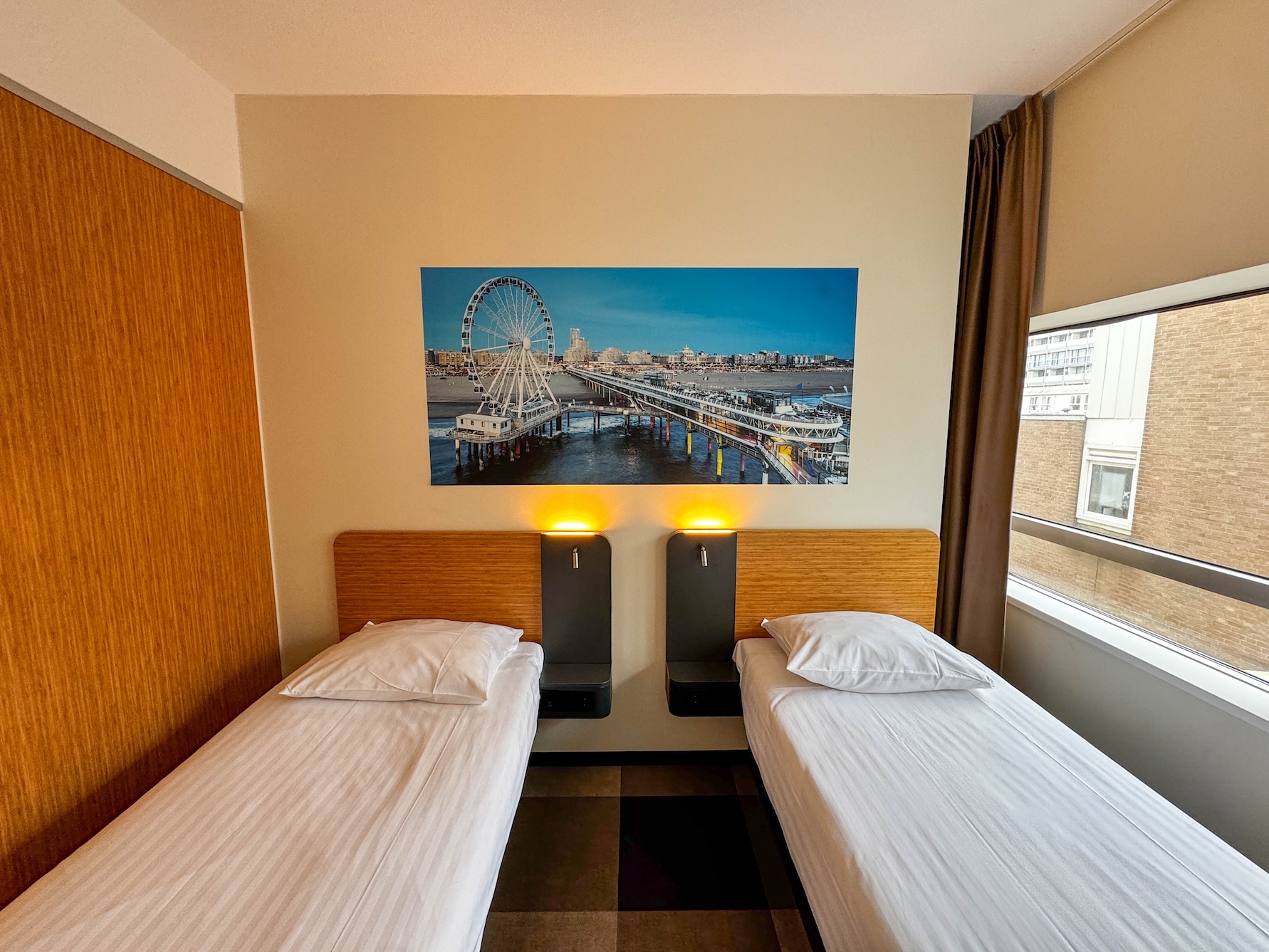 Hotelkamer van het easyHotel in Scheveningen