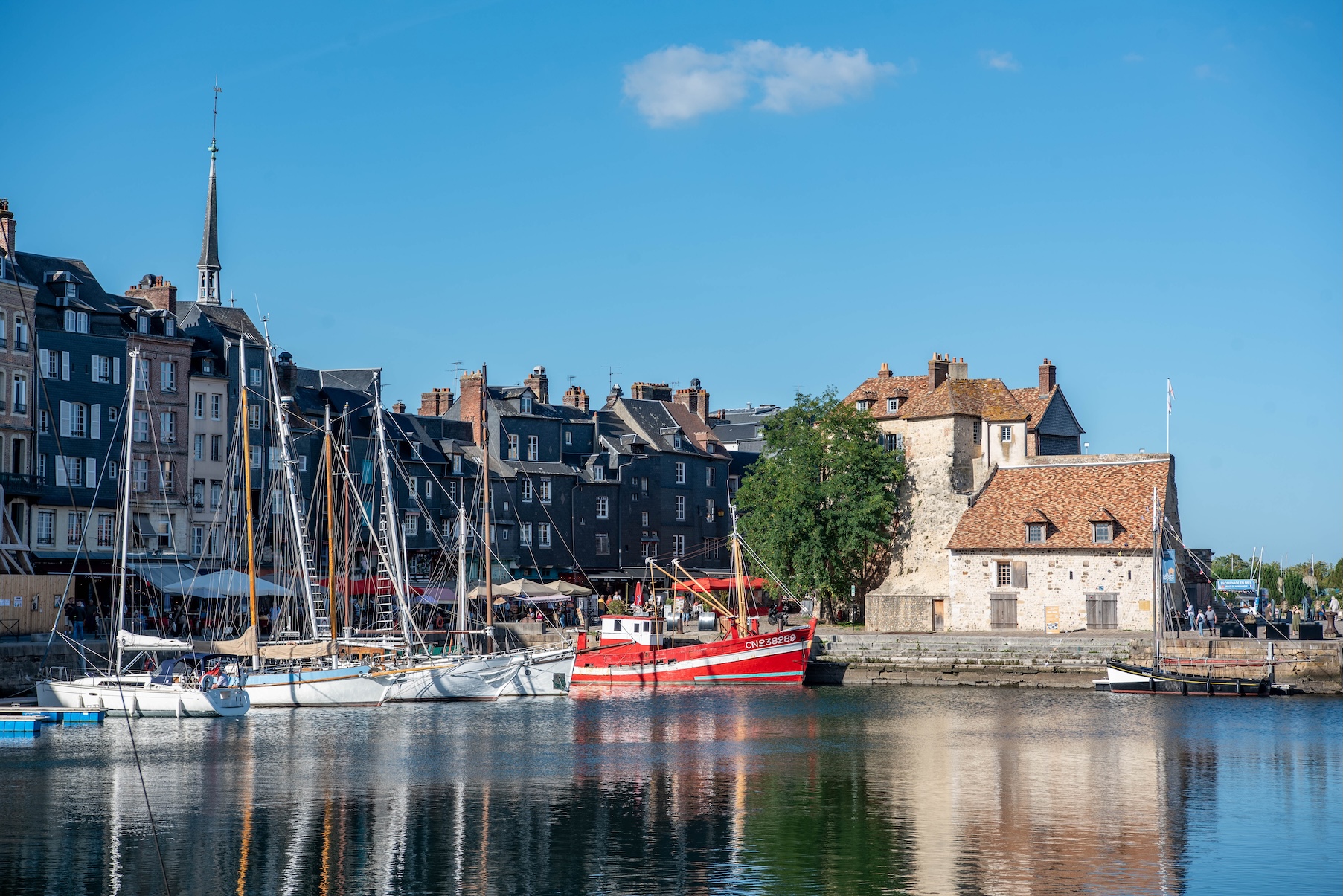 Honfleur op een zonnige dag