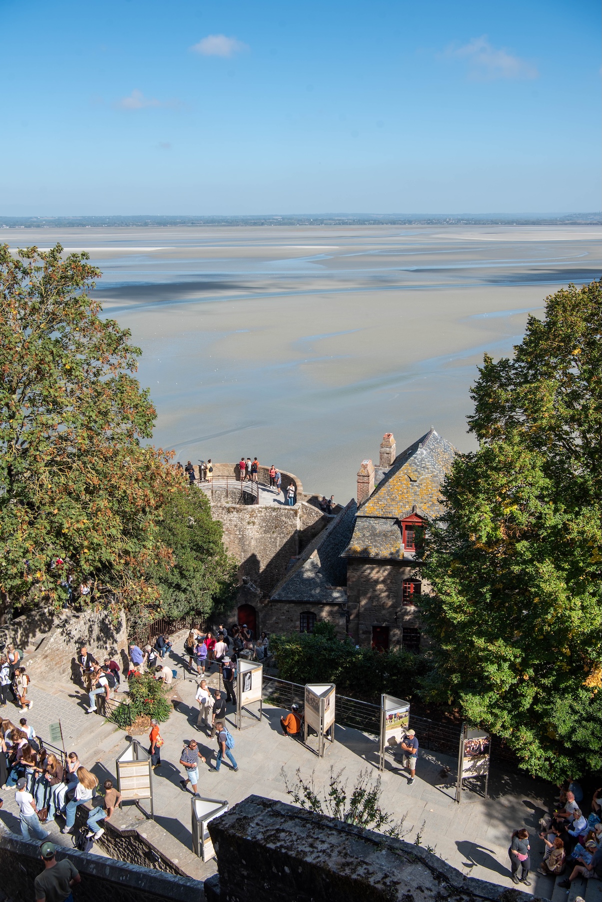 Bovenaanzicht van de ingang van de abdij van Mont Saint Michel