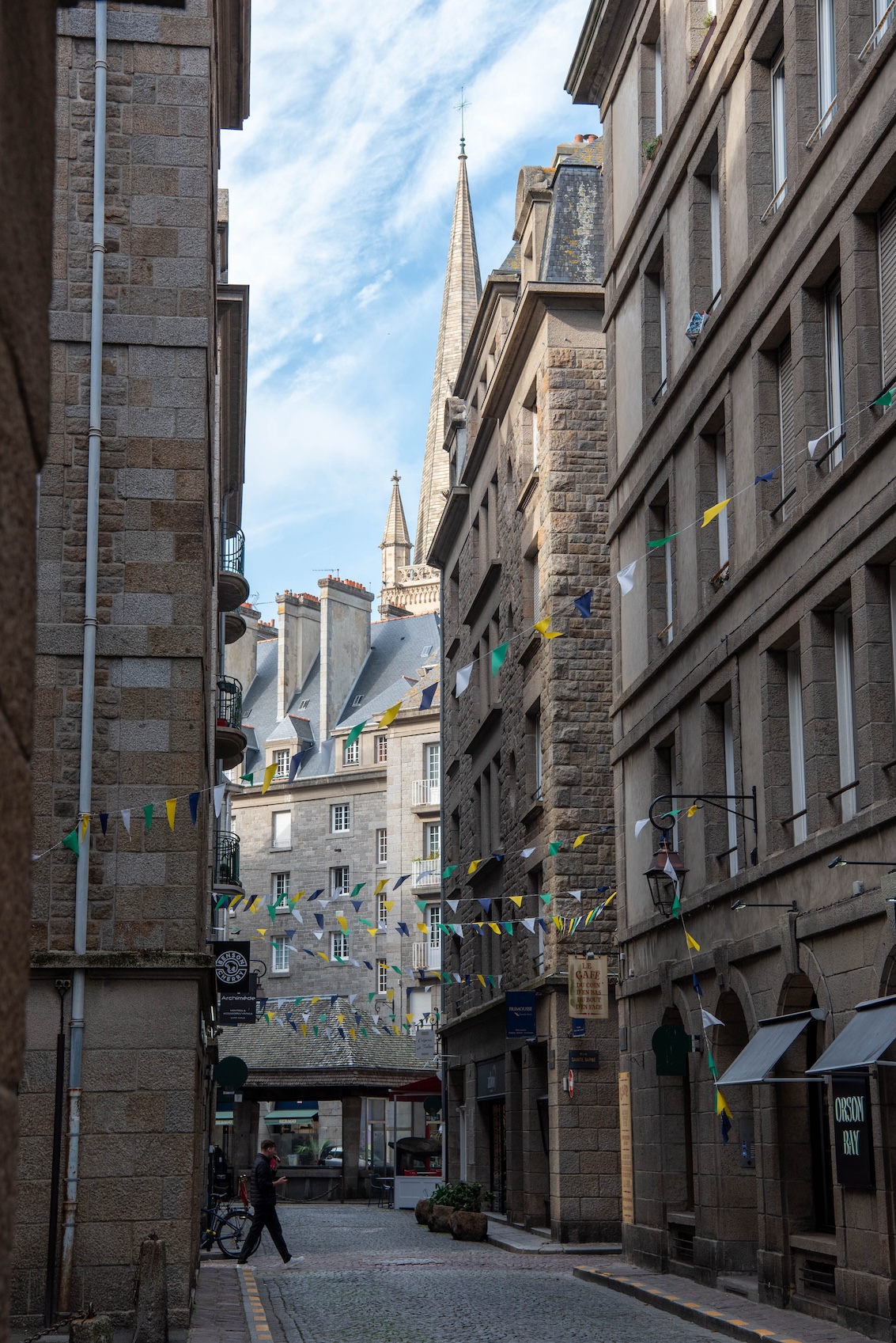 Doorkijkje op de kerk van Saint-Malo