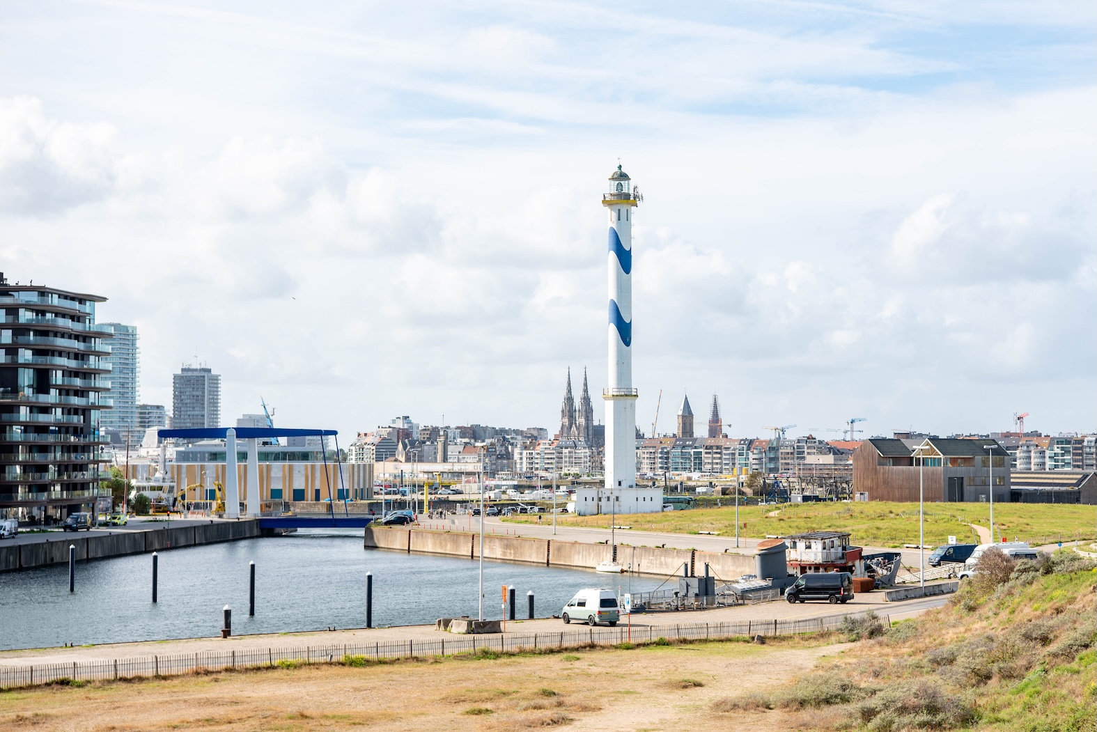 Uitzicht op de vuurtoren en een deel van de stad Oostende