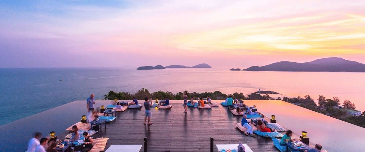 bizarre-rooftop-bars-azie.jpg