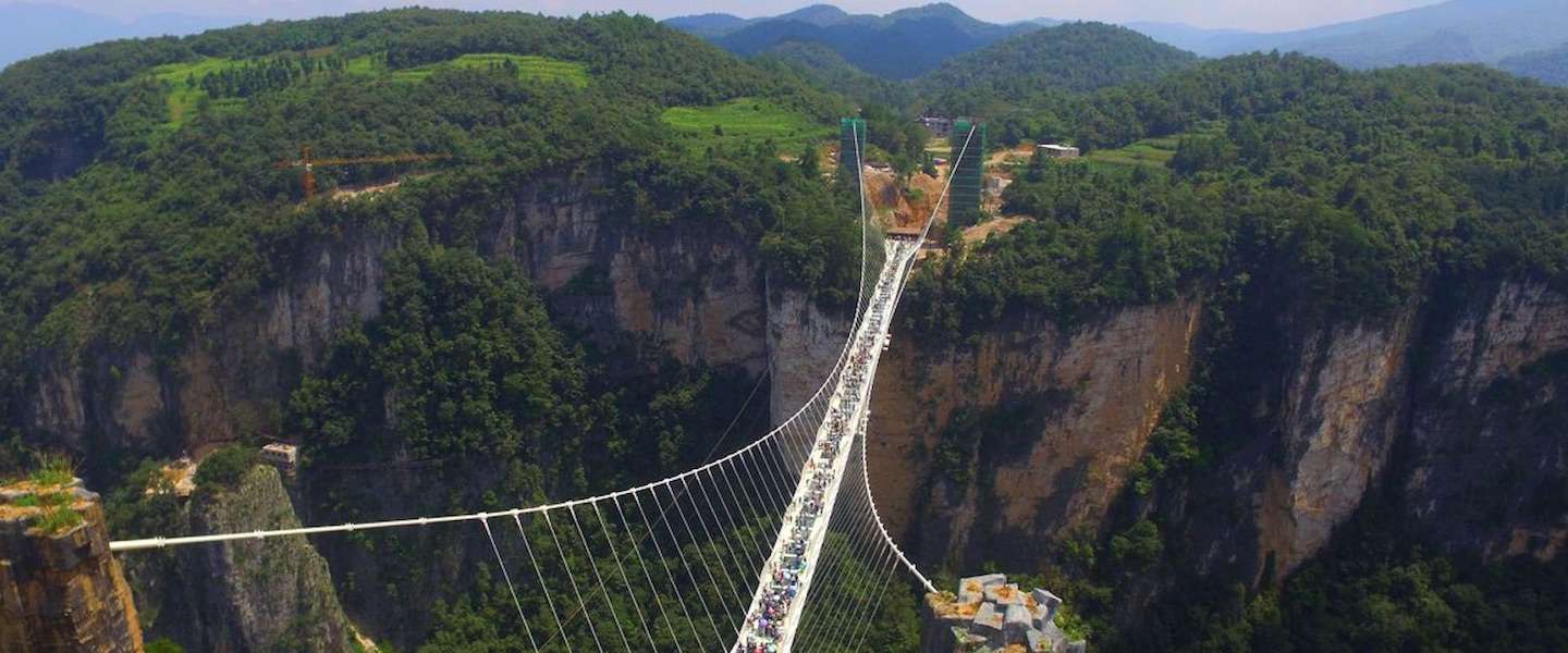 glazen-hangbrug-zhangjiajie.jpg
