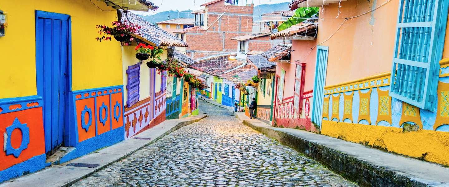 guatape-colombia-kleurrijk.jpg