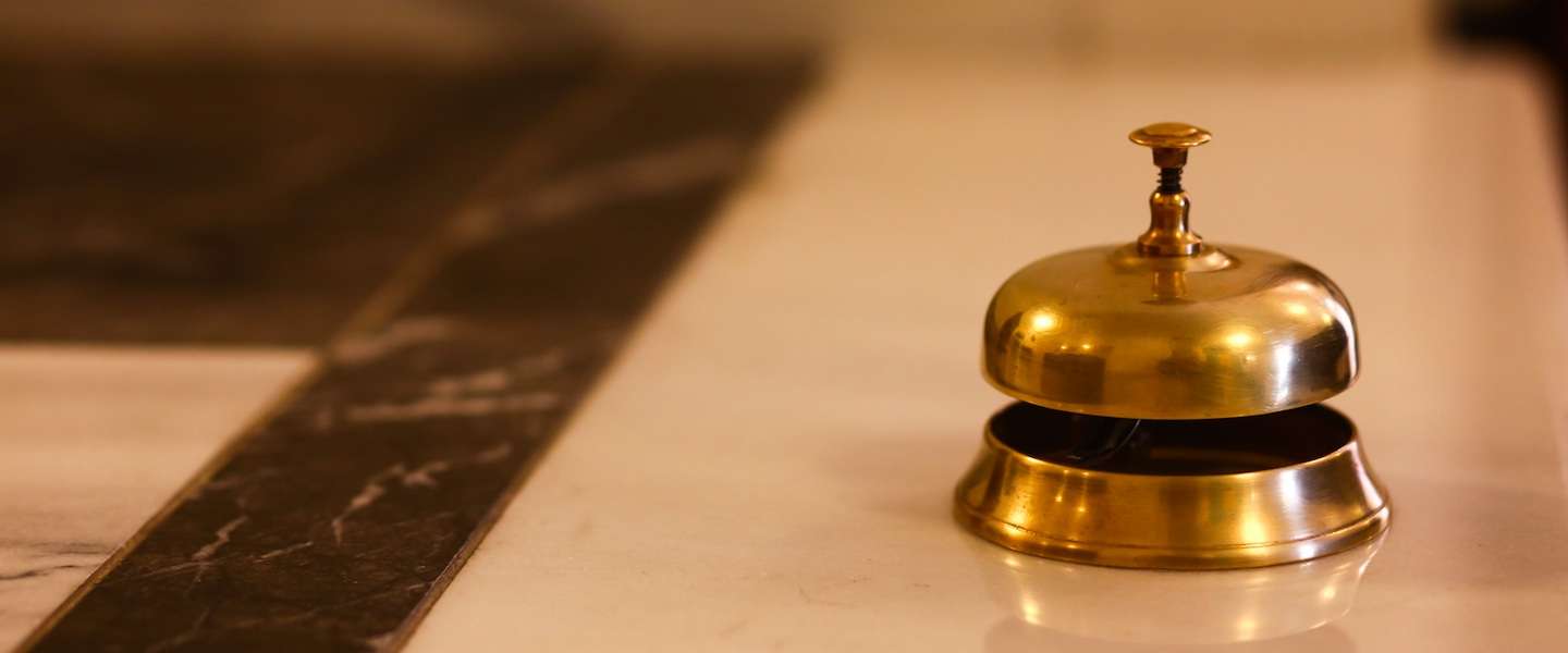 kamer-hotel-open-met-smartphone.jpg