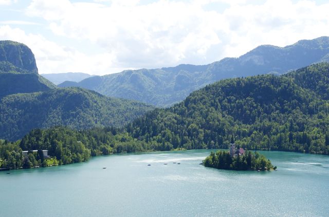 Het prachtige kleine eilandje Bled met kerk