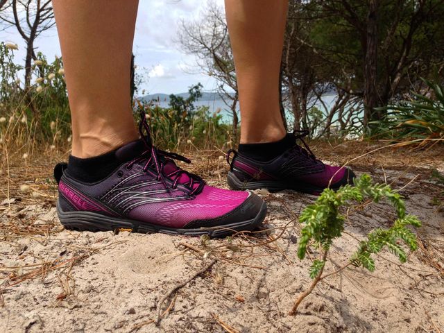 De Barefoot Trail Run Ascend Glove van Merrell, ideaal voor trailrunning!