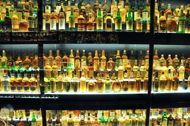 Een gigantische collectie bijzondere whisky`s