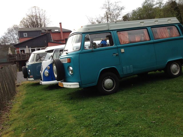 Het vervoer naar de Ardennen: retro Volkswagen busjes