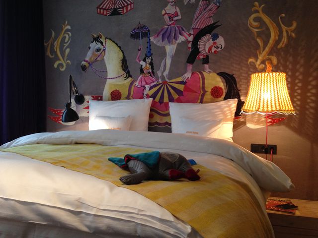 We slapen in het 25 hours Hotel. Een super fijn hotel met geweldig behang!