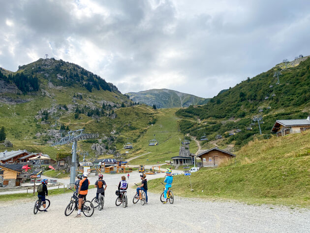 In de Franse Alpen is er veel levendigheid in de zomer, mede dankzij alle mountainbikers
