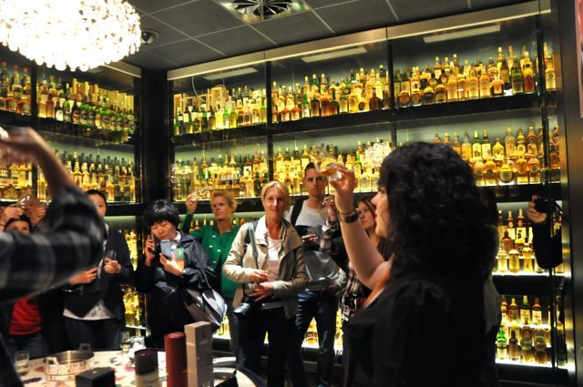 Naar Edinburgh betekent whisky proeven