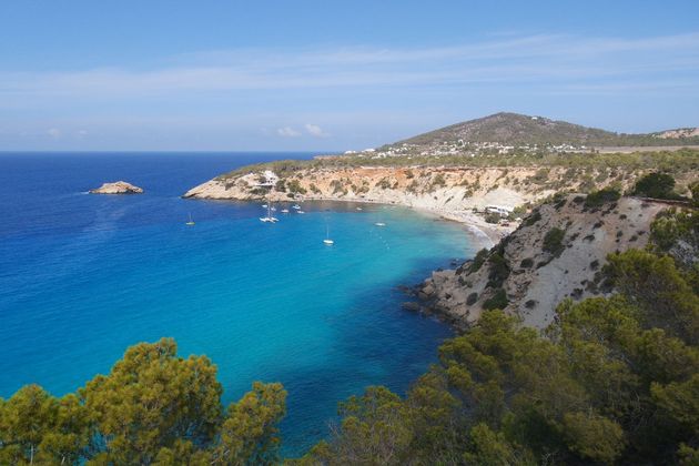 Uitzicht op Cala d`Hort, een van de mooiste stranden van Ibiza