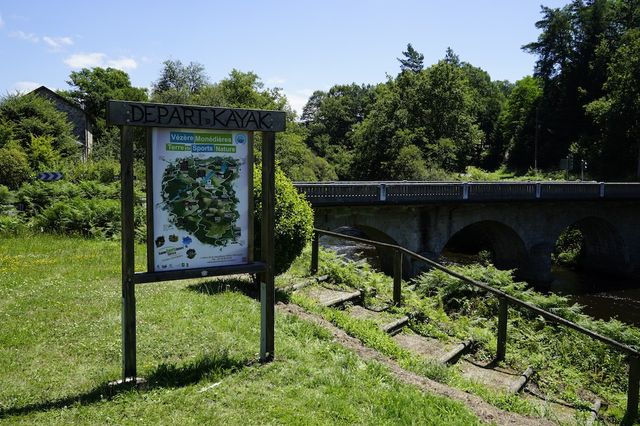 Vertrekpunt voor kayak tochten op de V\u00e9z\u00e8re