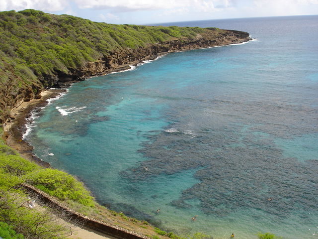 Prachtig uitzicht op het koraal in de baai