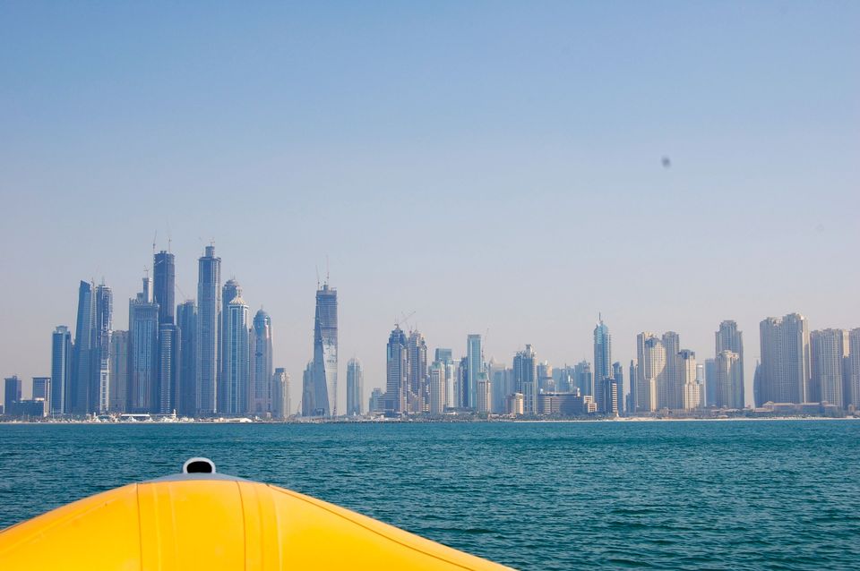 Neem de Yellow Boat en raas over het water