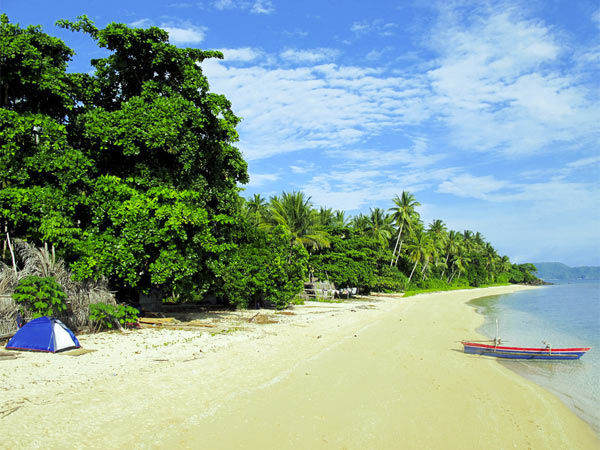 indonesie-kamperen-op-het-strand