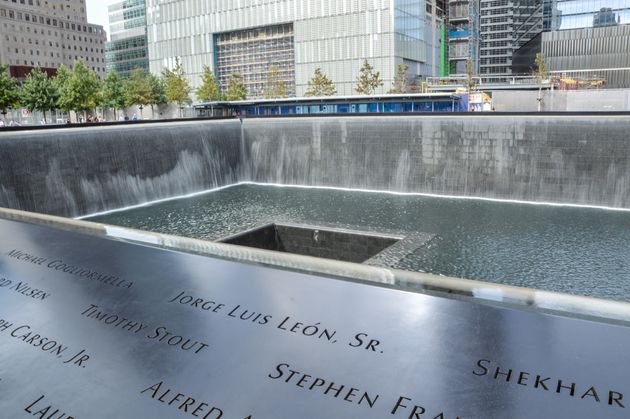 Het 9\/11 Memorial is een zeer indrukwekkende plek die je gezien m\u00f3\u00e9t hebben in NYC