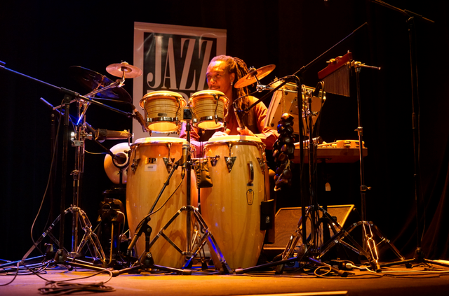 Ongekende percussion tijdens het concert van abigoba