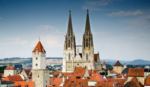 Regensburg_Blick_auf_den_Dom_und_den_Goldenen_Turm_Regensb1_RET_1024x768.jpg