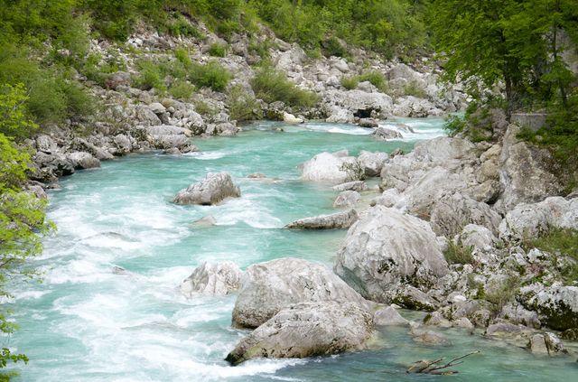 Prachtig blauw water in de So\u010da River