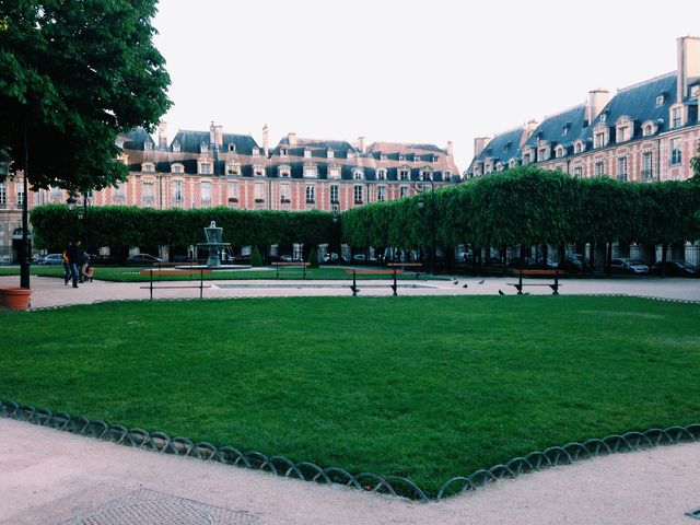 Het leukste stadspark in Parijs: Place des Vosges in de Marais