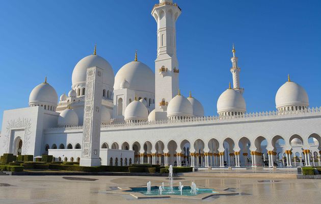 Dit m\u00f3et je zelf zien, de indrukwekkende Sjeik Zayed-moskee